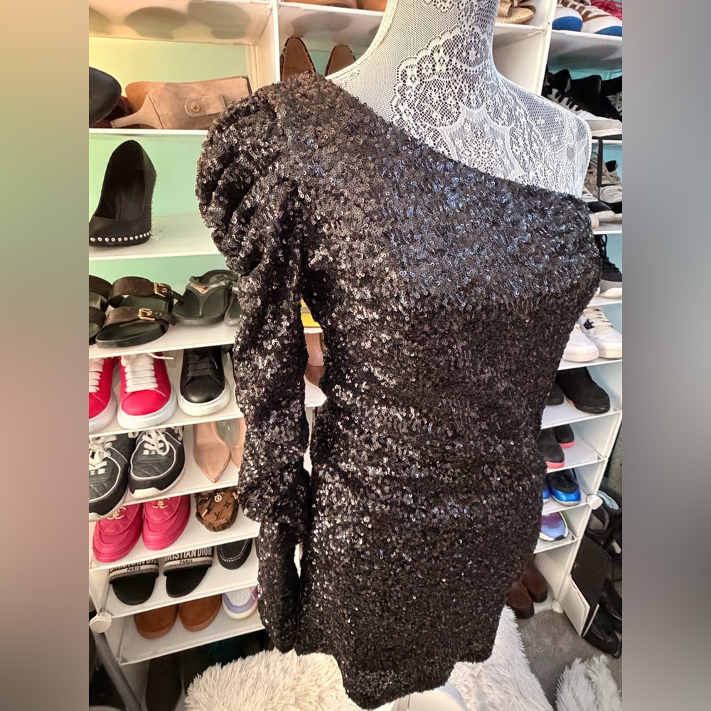 Spring + Mercer Mini Black Sequin One-Shoulder Dress NWT size Small - Picture 3 of 10